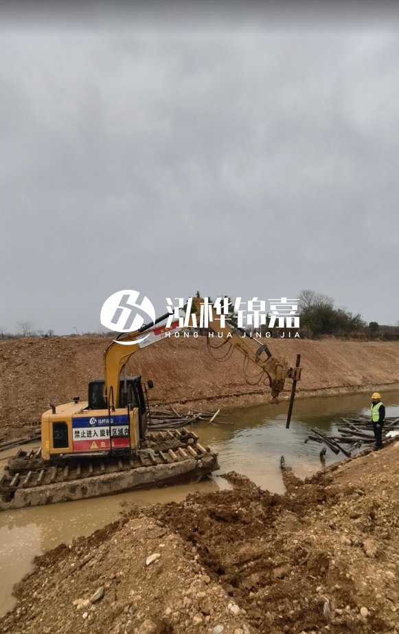 河道護坡木樁密布規(guī)范要求-河道護坡木樁多少米一根樁？